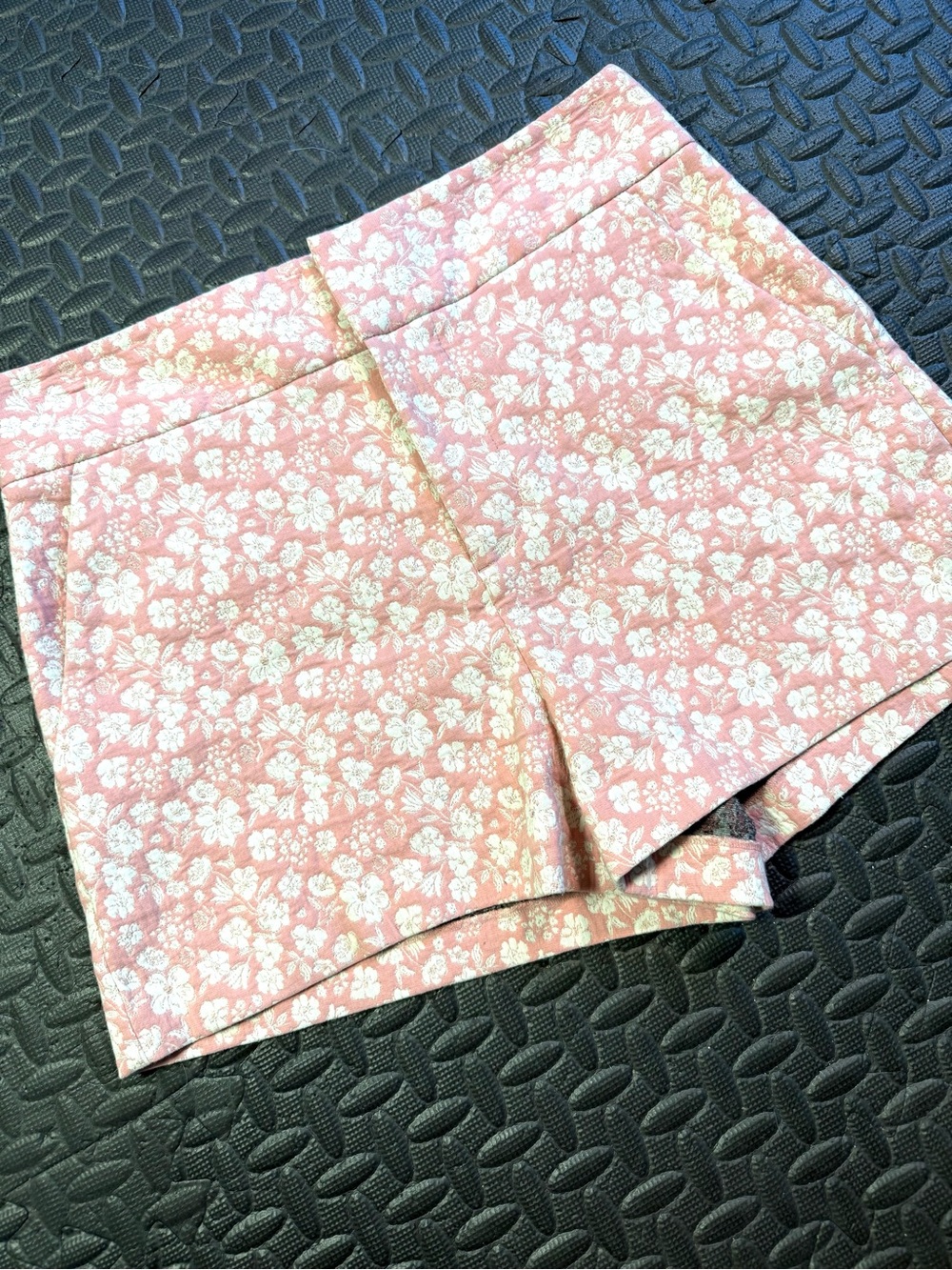 Alice + Olivia Pink Floral Jacquard High Rise Shorts Size 6